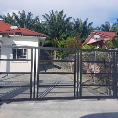 Cempaka Homestay Parit Raja Exteriér fotografie