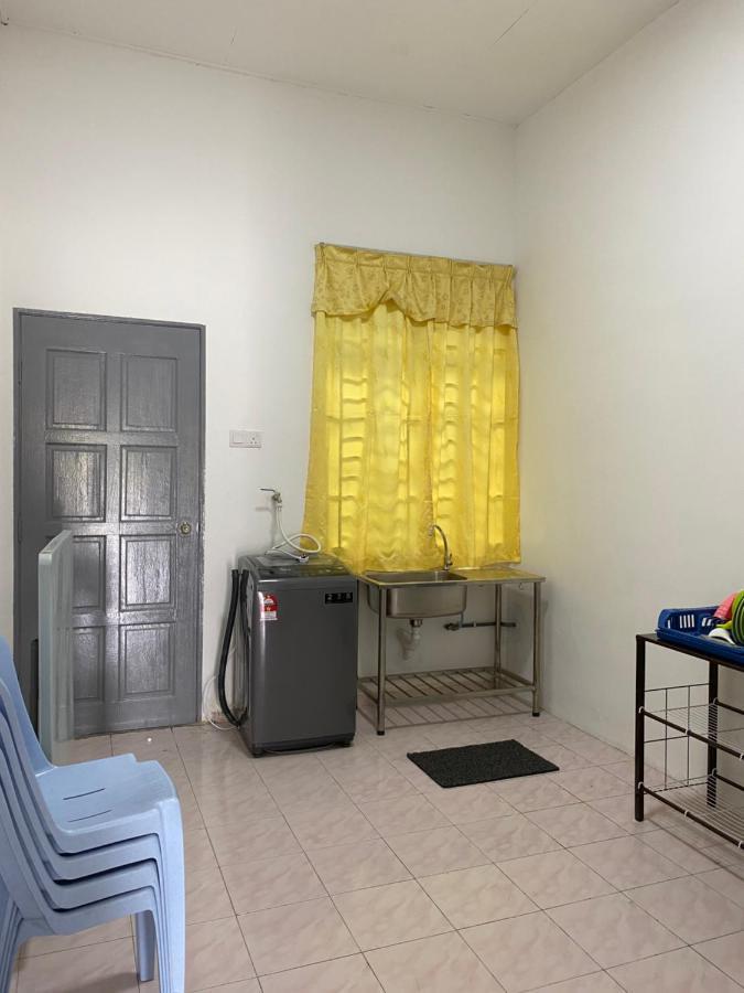 Cempaka Homestay Parit Raja Exteriér fotografie