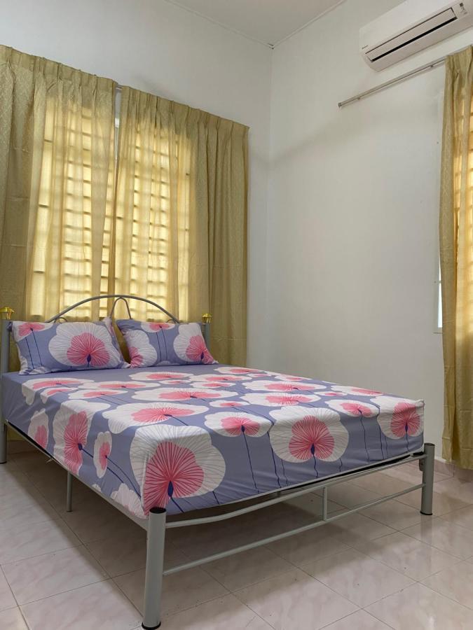 Cempaka Homestay Parit Raja Exteriér fotografie