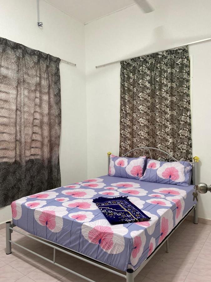 Cempaka Homestay Parit Raja Exteriér fotografie