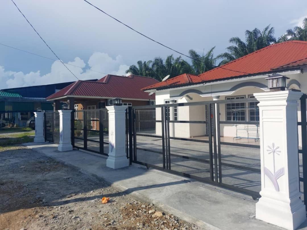 Cempaka Homestay Parit Raja Exteriér fotografie